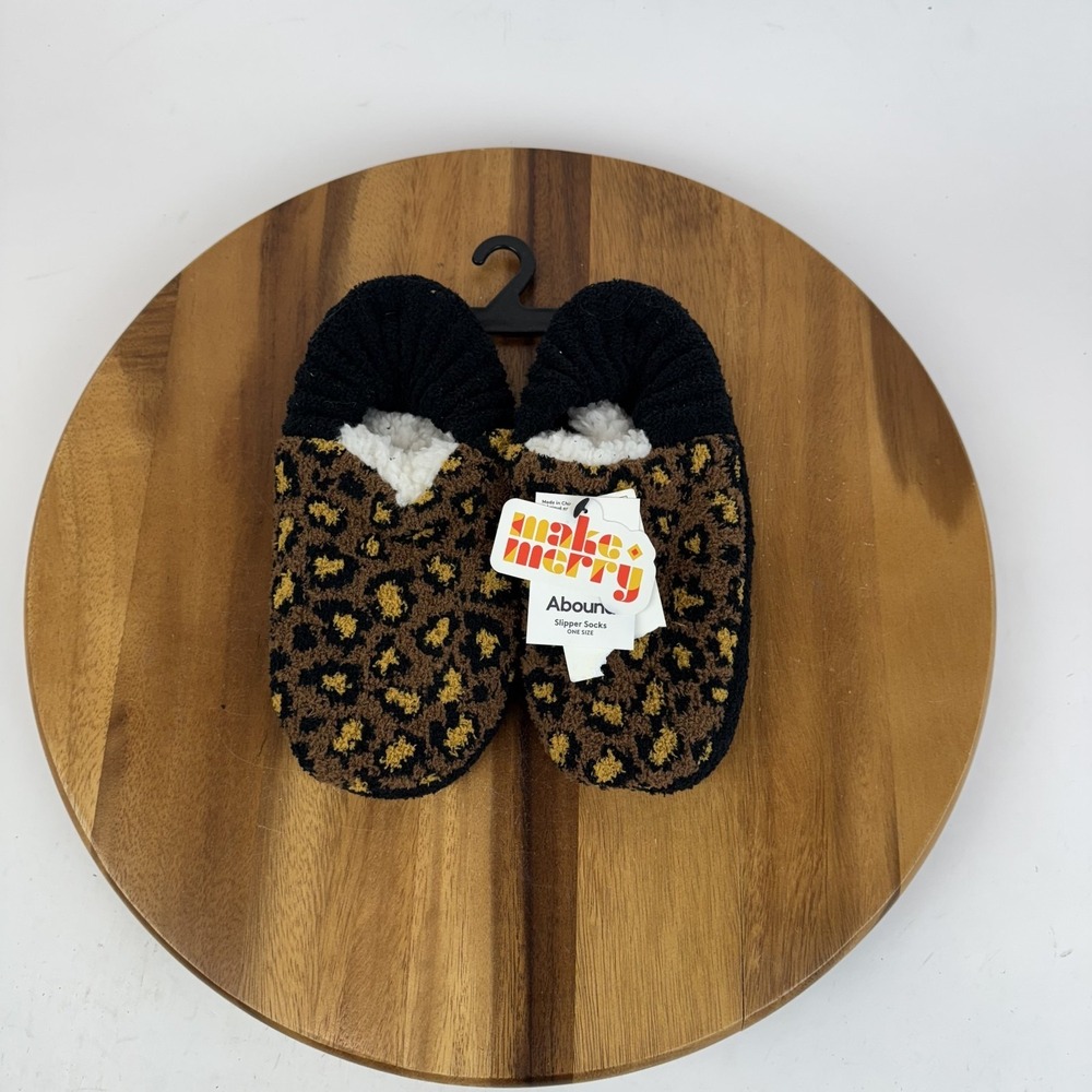 New Womens Abound Leopard Brown Fuzzy Lined Sleeping Slippers Size One Size‎ NWT